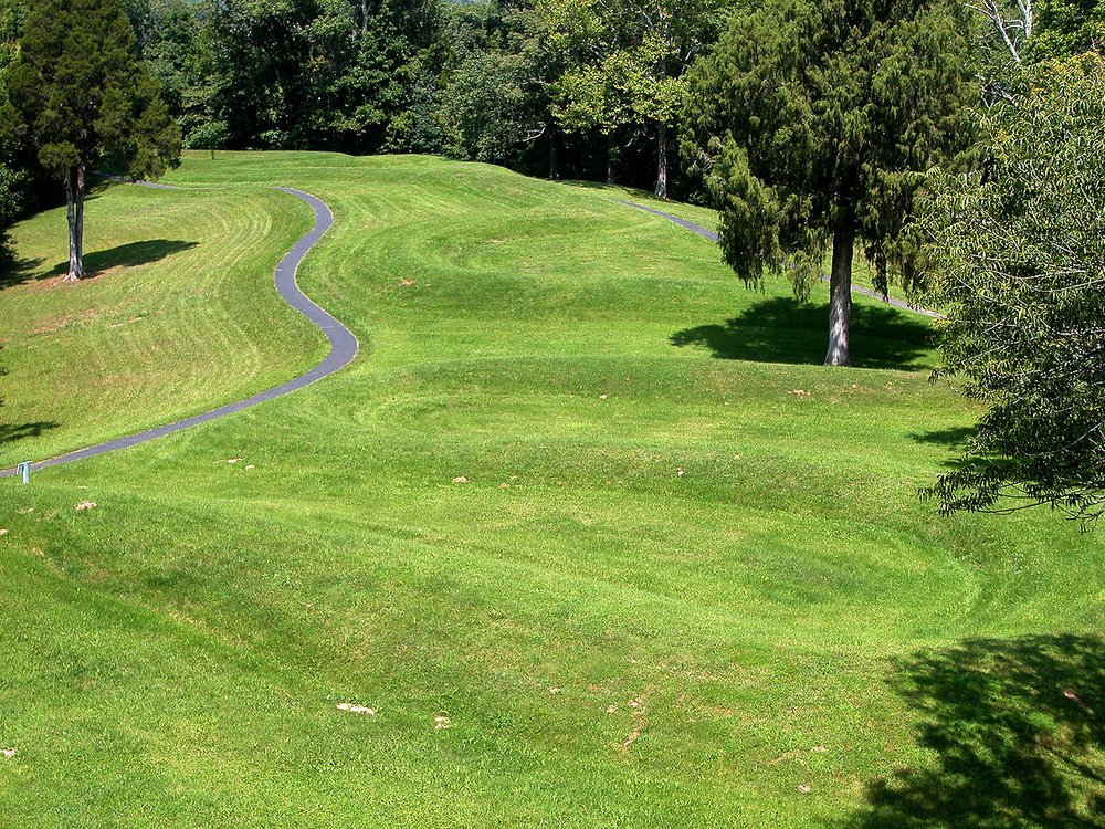 Serpent Mound was the most famous indigenious American mound you can find in the state of Ohio