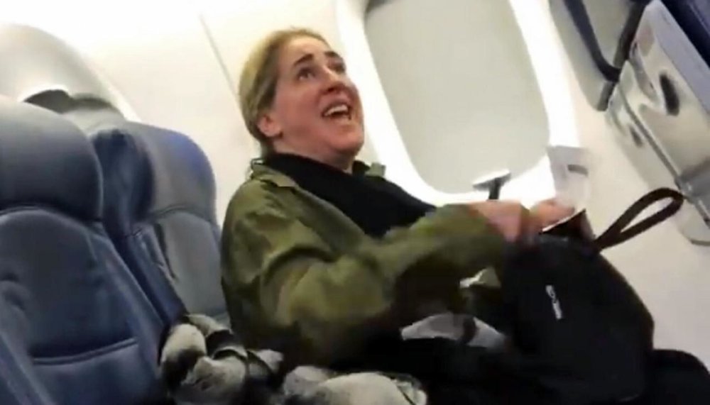 Woman Kicked Off Delta Flight Over A SHOCKING Reason – Loan Pride